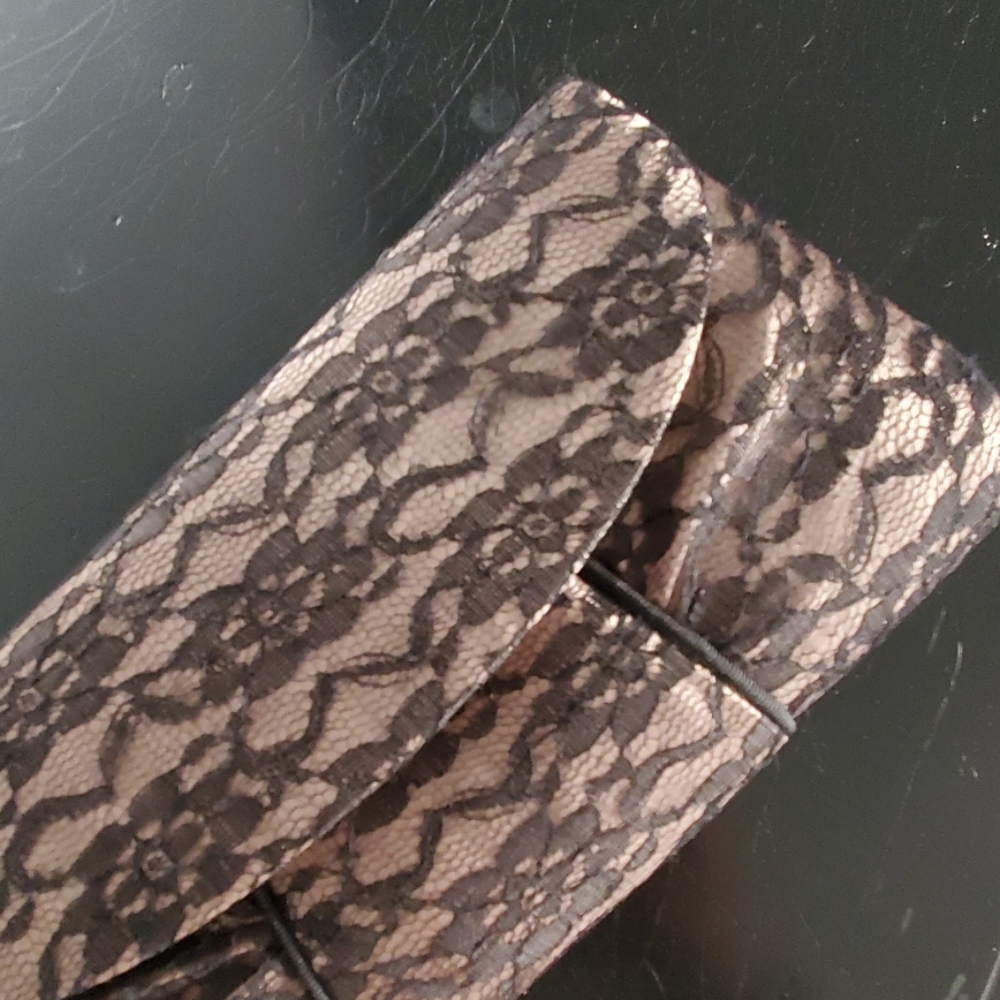 Lace clutch - Picture 2 of 3